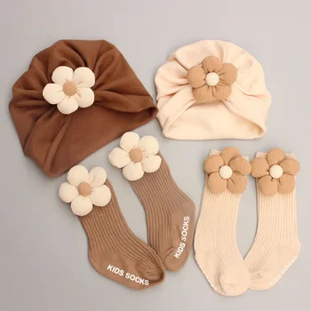 Комплект Чорапи и шапки за еднократна употреба за малки момичета, Кратък Чорап-тромпет рубчик свързани с цвете за деца + Капачка-Тюрбан за есен-зима