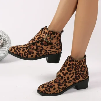 Модни дамски обувки 2023 г., дамски обувки с катарама, Есенен кръг на чорап, смесени цветове, леопардовый принт, римски ботуши на среден ток с къс бочком